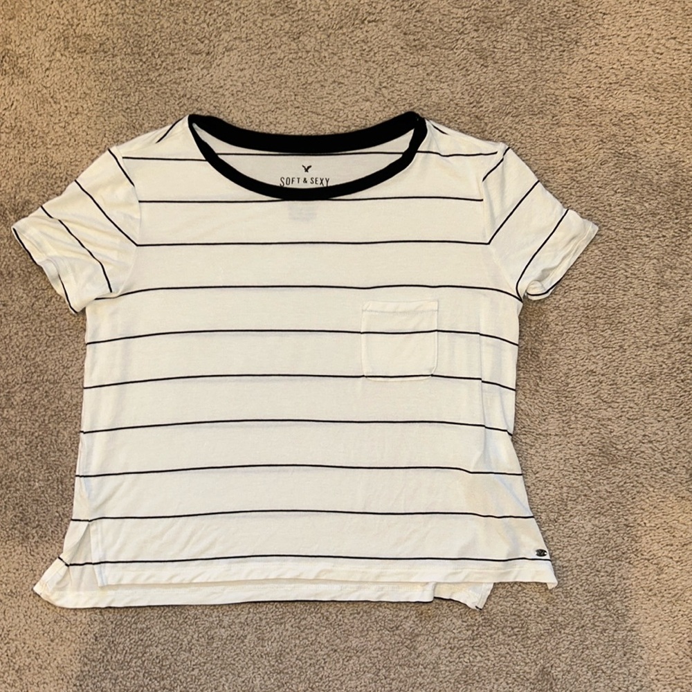 American Eagle T-shirt size XS. Like new. Cream and black striped.